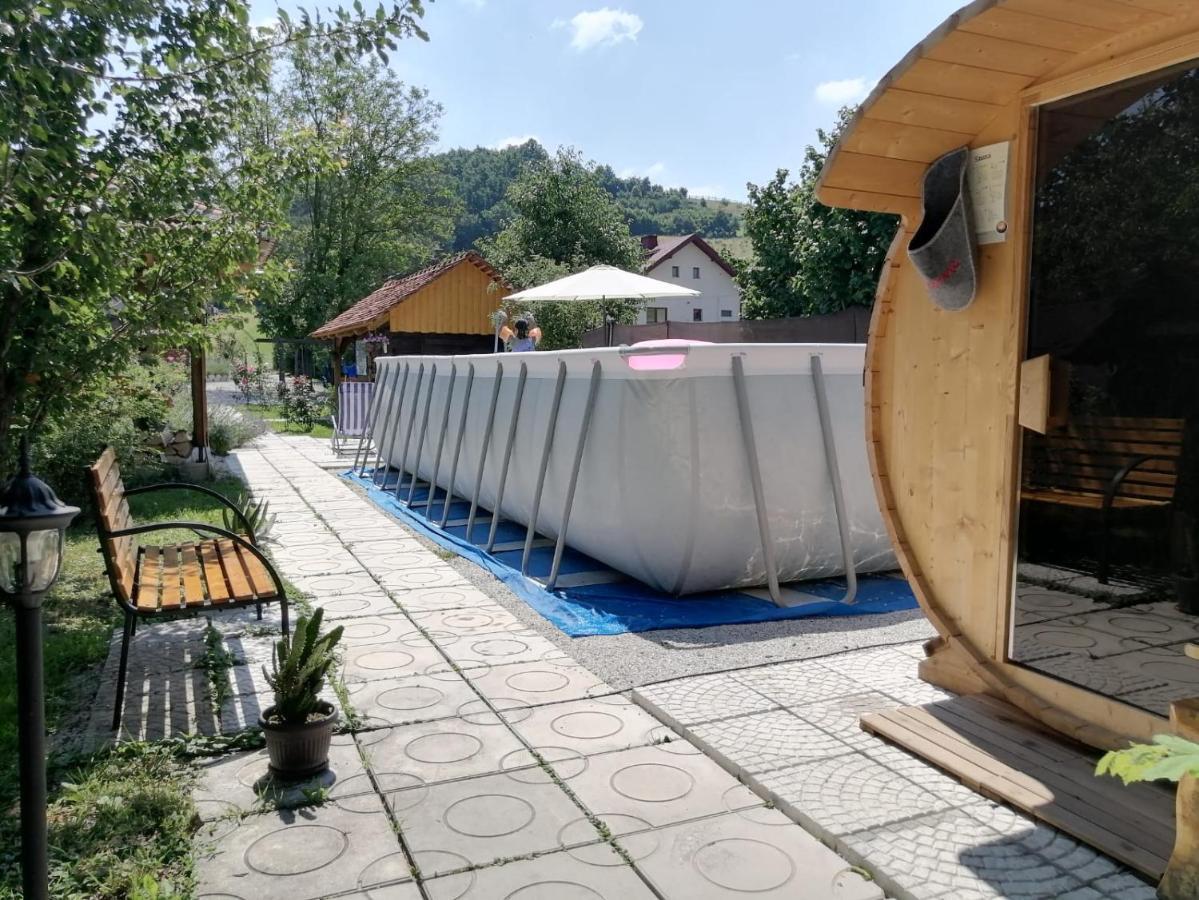 Pod Orehom Drvena Kuca I Sauna Hotell Krapina Exteriör bild