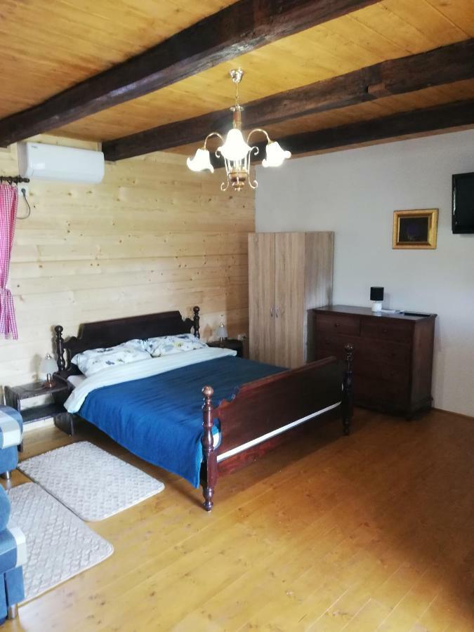 Pod Orehom Drvena Kuca I Sauna Hotell Krapina Exteriör bild