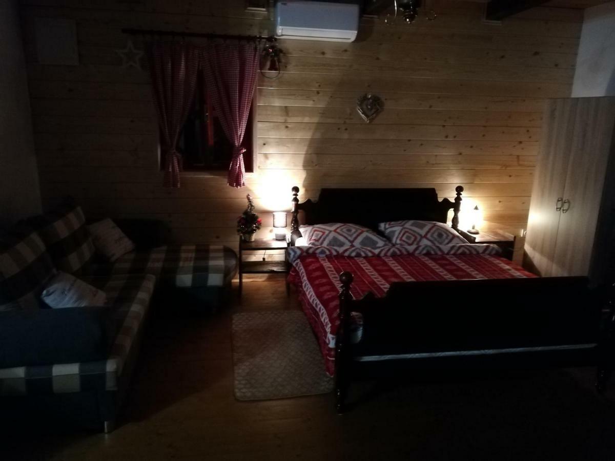 Pod Orehom Drvena Kuca I Sauna Hotell Krapina Exteriör bild