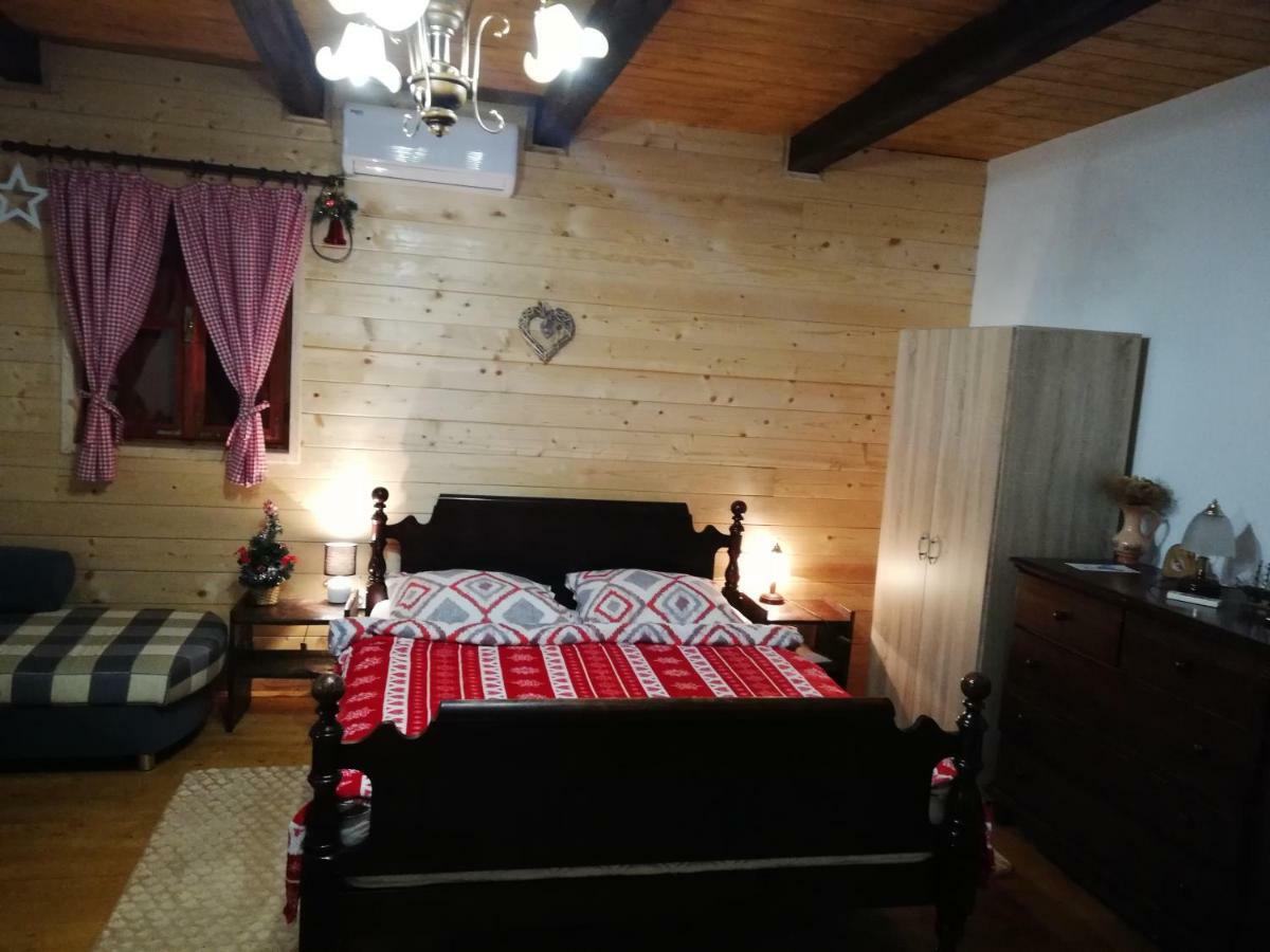 Pod Orehom Drvena Kuca I Sauna Hotell Krapina Exteriör bild