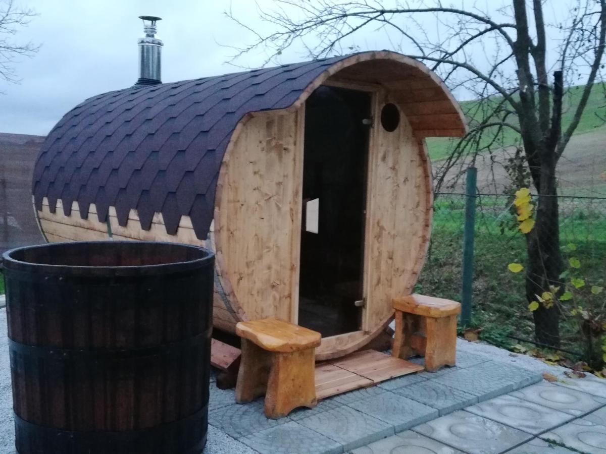 Pod Orehom Drvena Kuca I Sauna Hotell Krapina Exteriör bild